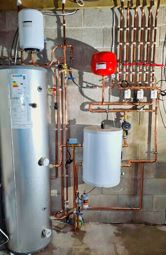 https://plumberdaglish.com.au/uploads/2025/06/commercial-plumbing-915367.jpg