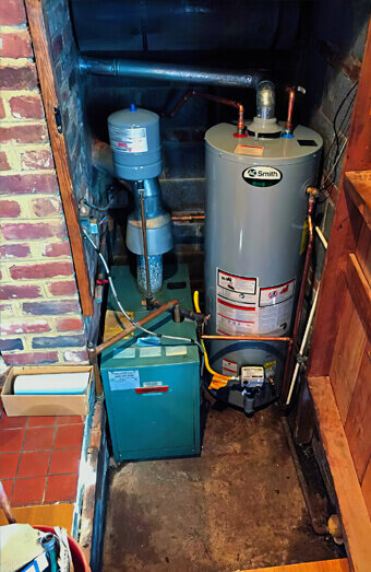https://plumberdaglish.com.au/uploads/2025/06/hot-water-189087.jpg