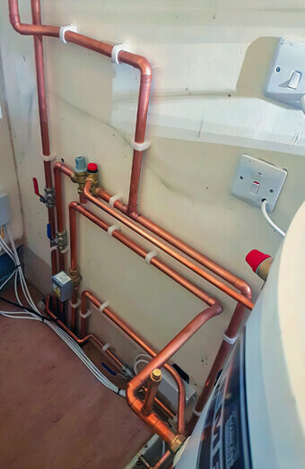 https://plumberdaglish.com.au/uploads/2025/06/hot-water-301986.jpg
