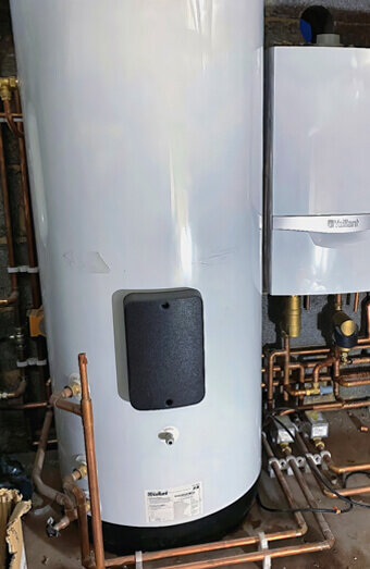 https://plumberdaglish.com.au/uploads/2025/06/hot-water-410504.jpg
