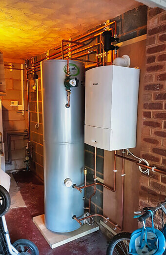 https://plumberdaglish.com.au/uploads/2025/06/hot-water-684599.jpg